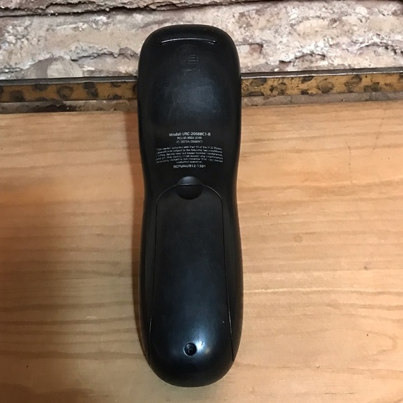 UEI Universal TV Remote Control urc-2068bc1-r - Picture 2 of 3